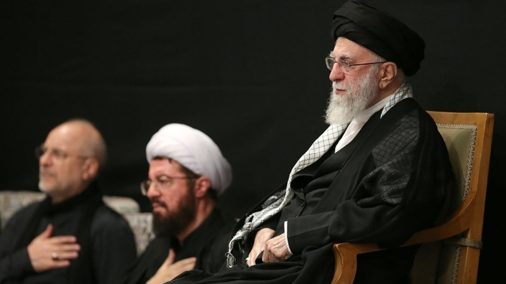 Ayatollah Khamenei Pimpin Upacara Duka Malam Asyura di Teheran