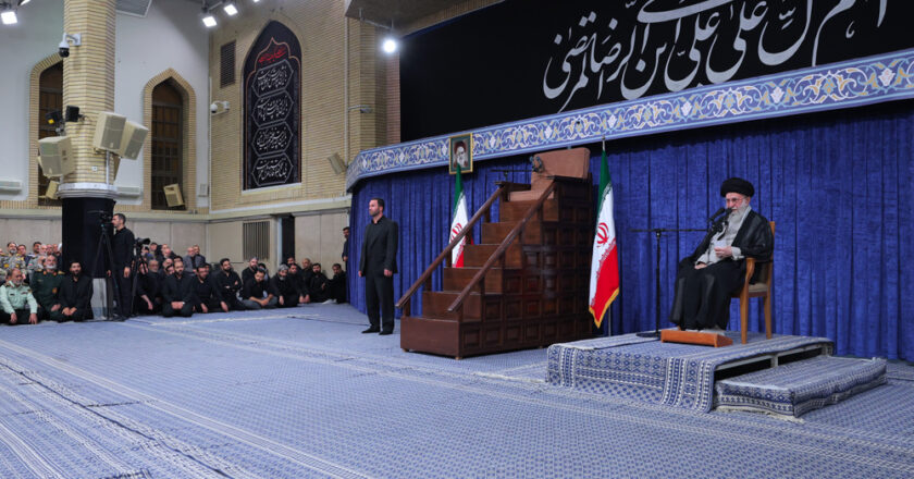 Ayatollah Khamenei: Persatuan antara rakyat, pejabat, dan Angkatan Bersenjata tidak boleh dirusak